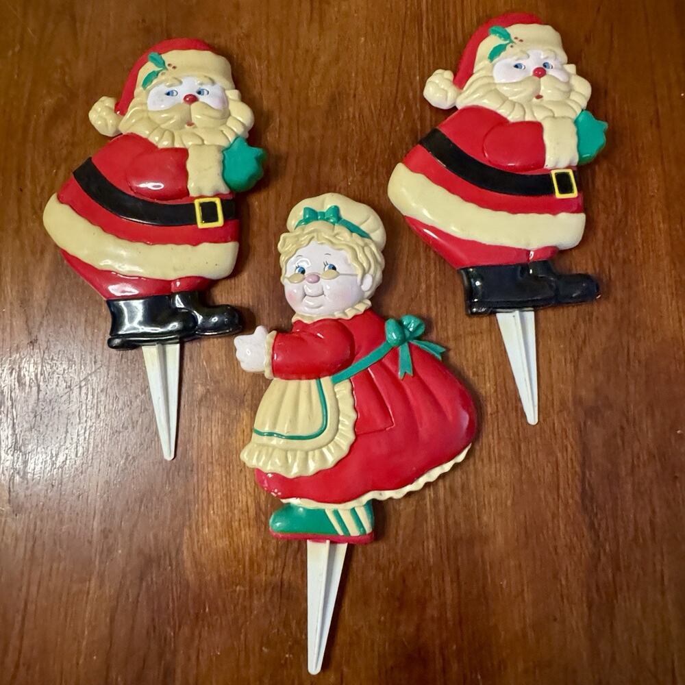 Vintage Christmas Santa Mrs Claus Plastic Light Covers Yard Stakes Set of 3